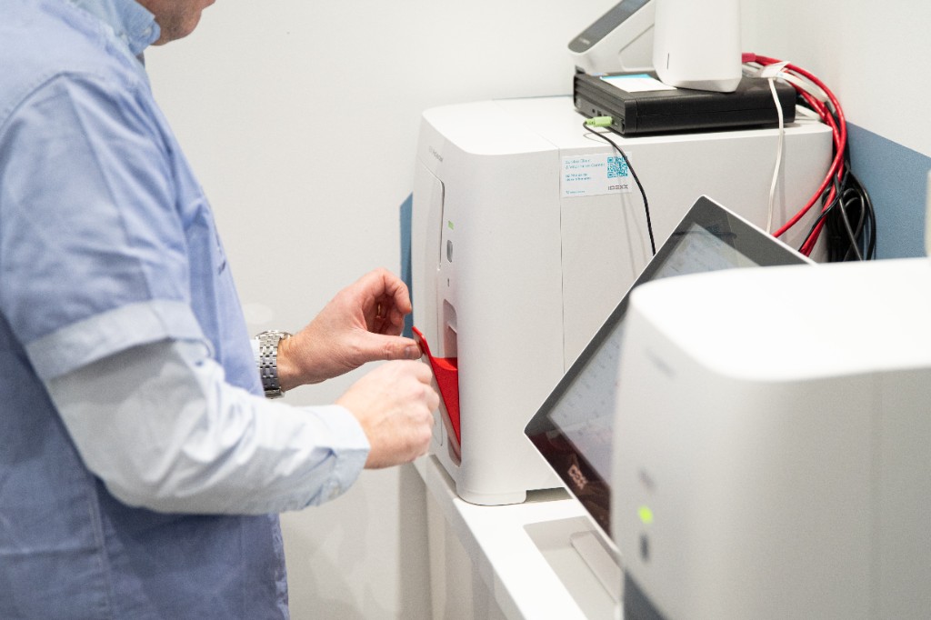 Équipement de diagnostic au laboratoire